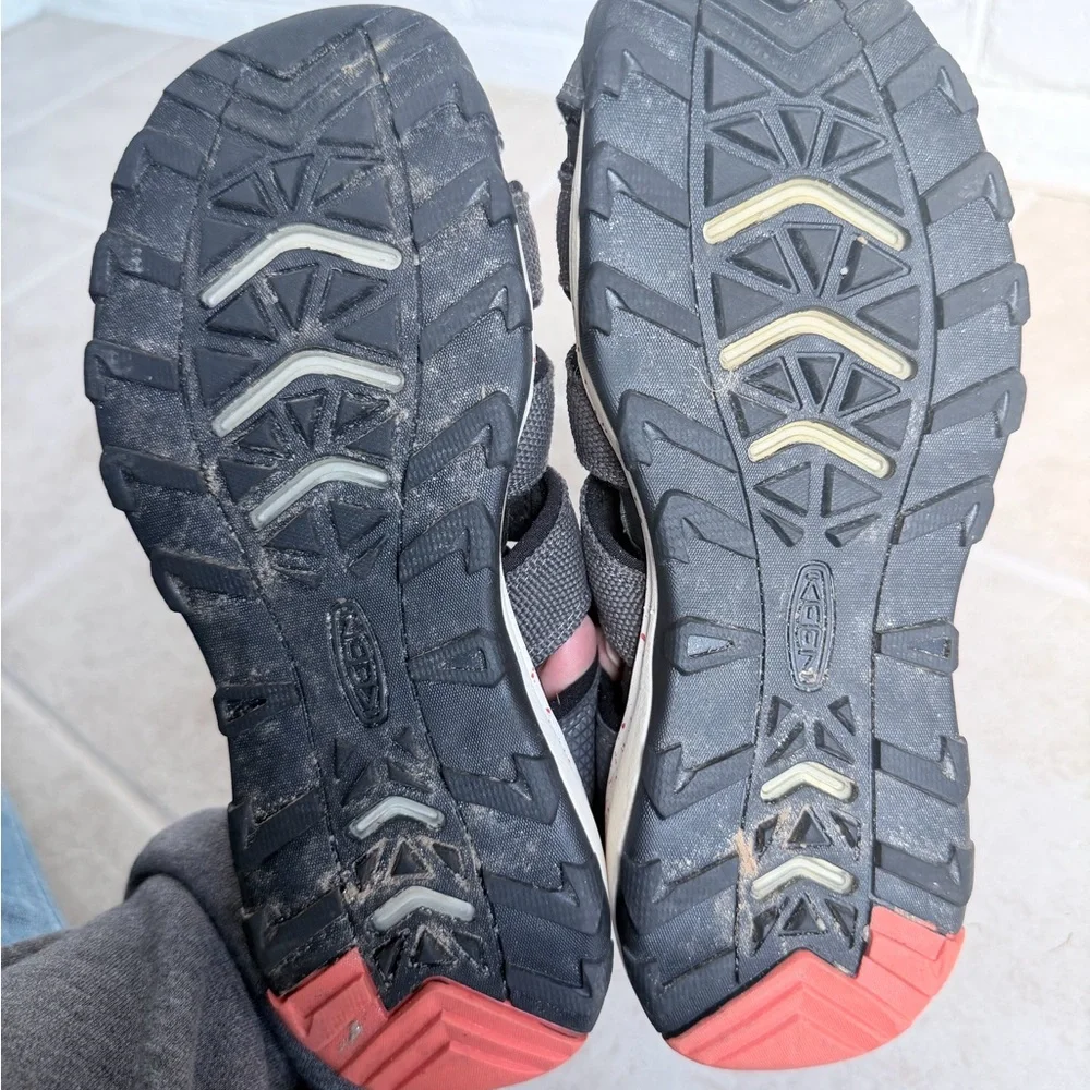 Keen Kids Charcoal‎ and Red Sandals